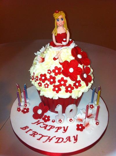 10 th birthday giant cupcake - Cake by Lanamaycakes