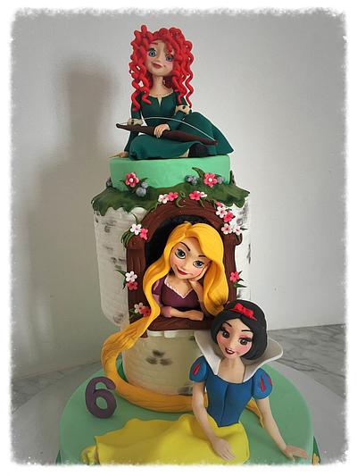 Merida, Rapunzel and Snow white - Cake by danida