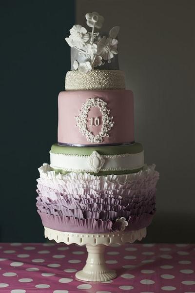 Ariadne - Cake by Dominique Ballard