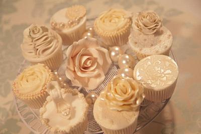 Vintage Wedding Cupcakes - Cake by Chrissie