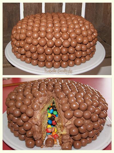 Maltesers versus M&M's - Cake by IsabelleDevlieghe