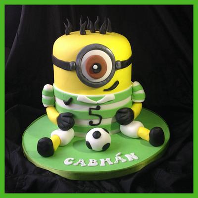 Football minion - Cake by luciascakes