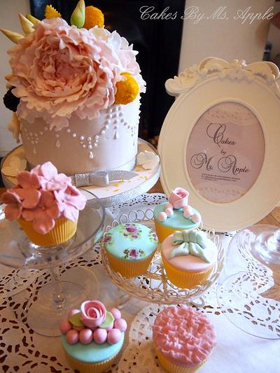 Vintage Cupcakes and Spring Cake - Cake by Apple