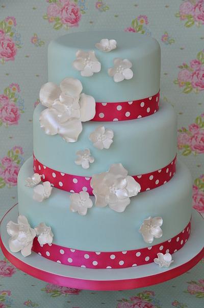 A summery wedding - Cake by Gilly B Cakery