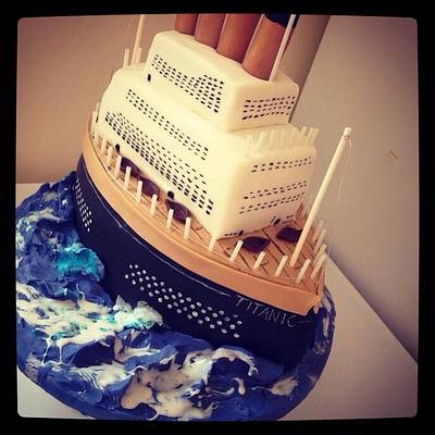 3d titanic  - Cake by Missyclairescakes