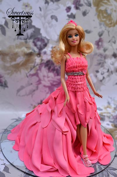Fashionista Barbie....Princess in Pink - Cake by khushi