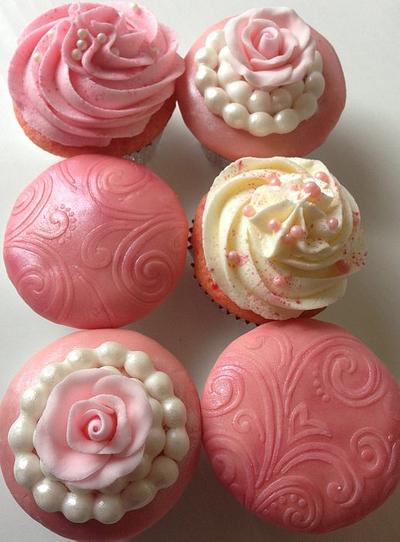 Pretty in Pink cupcakes - Cake by Jennifer Duran 