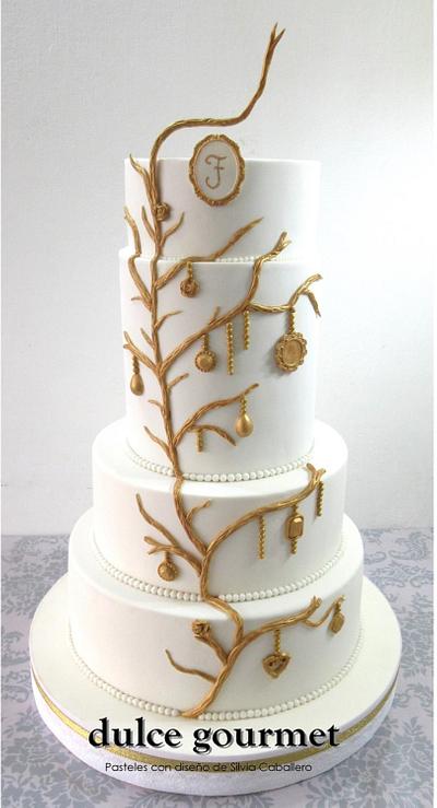 Haute couture golden tree - Cake by Silvia Caballero