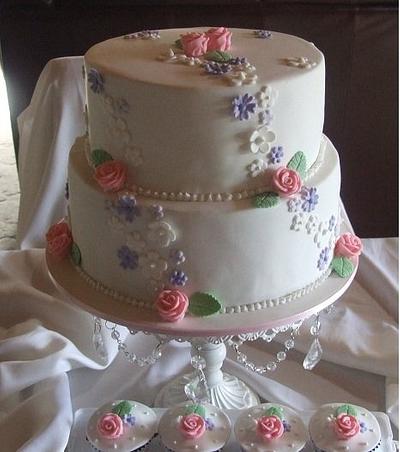 Pretty wedding cake & cupcakes.. - Cake by Jo