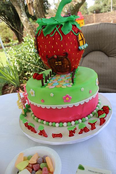 Strawberry shortcake - Cake by Lee21