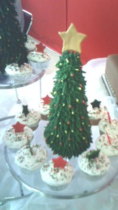 Christmas Cupcakes - Cake by islandgirl
