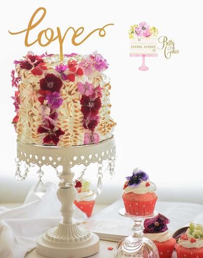 Valentine meringue cake with edible flowers   - Cake by BettyCakesEbthal 