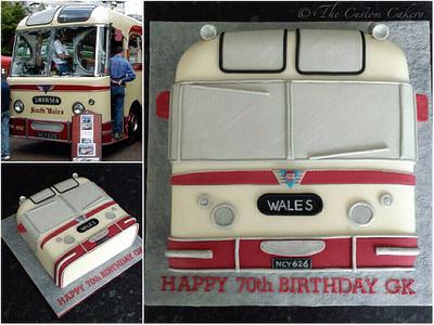 Vintage Bus - Cake by The Custom Cakery