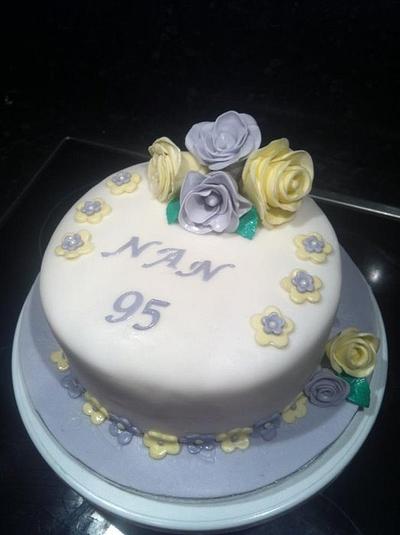 Ladies birthday flower cake - Cake by Hellocupcake