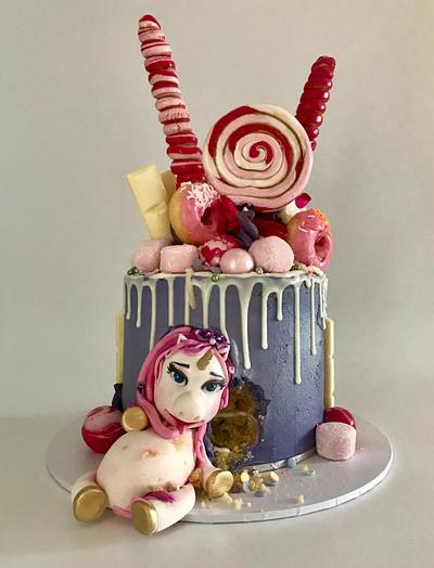 Fat Unicorn.. - Cake by The Noisy Cake Shop