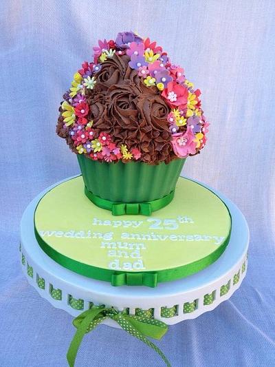 Floral giant cupcake  - Cake by SweetDelightsbyIffat