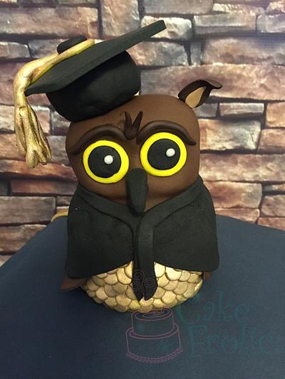 Owl Graduation  - Cake by CakeFrolic