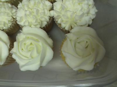 Rose and Hydrangea cupcakes - Cake by Karen Seeley