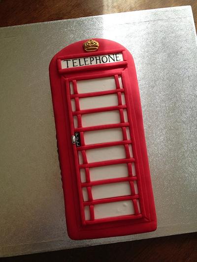 British Telephone Booth  - Cake by Bonn Boni