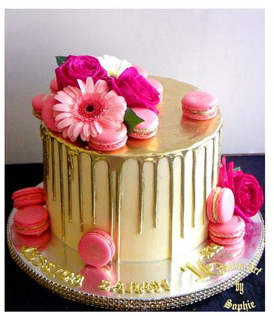 Gold drip cake - Cake by sophia haniff