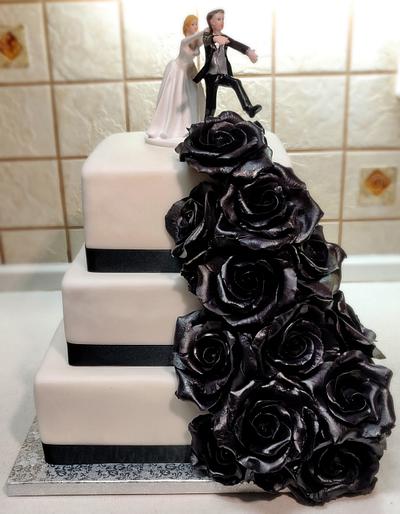 Wedding in black - Cake by Majka Maruška
