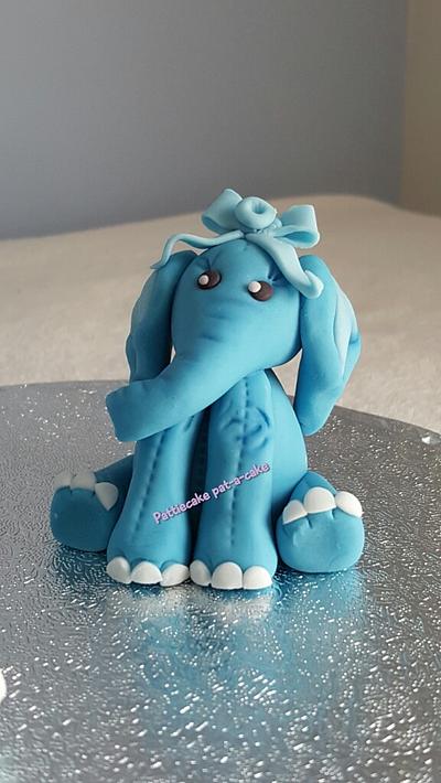 Baby elephants - Cake by Pattiecake