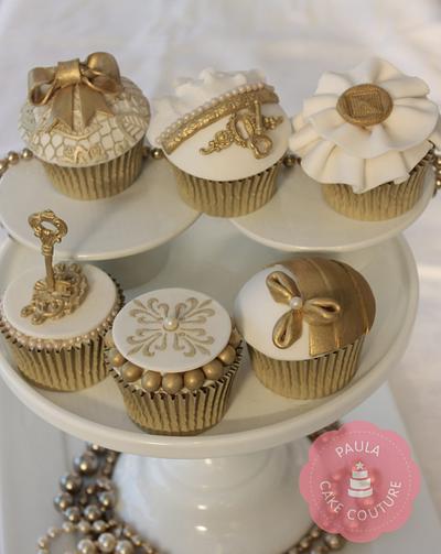 'Timeless Golds' - Cake by Paulacakecouture
