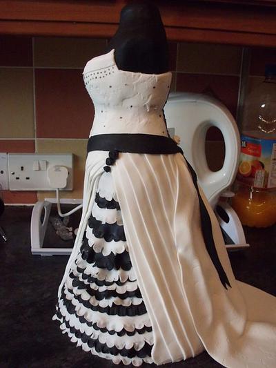 wedding dress  - Cake by dawn