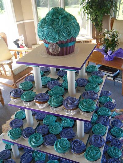 Peacock theme cupcakes  - Cake by Valley Kool Cakes (well half of it~Tara)