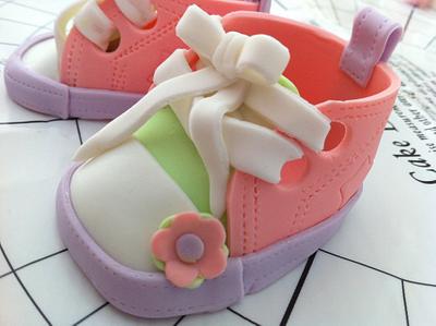 Gum Paste Baby Shoe Converse Style - Cake by Martha Chirinos Teruel