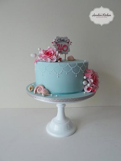 Seashells and roses! - Cake by Helen Ward