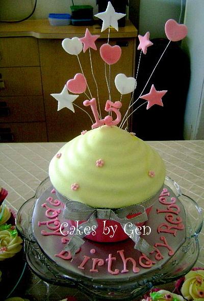 Fondant Giant Cupcake - Cake by Gen