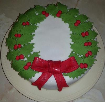 Holly wreath - Cake by Tracey