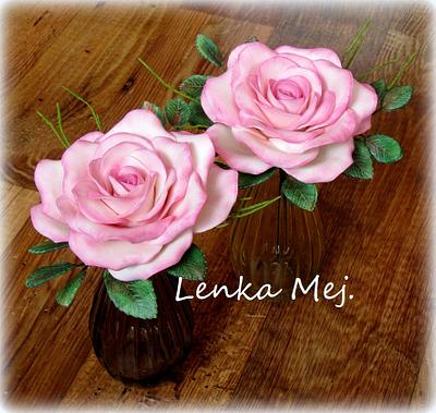 Gum paste Roses - Cake by Lenka