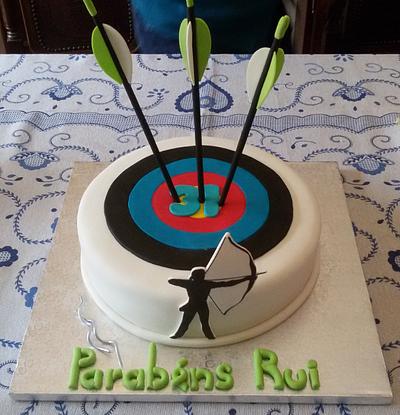 Arrow and Target Cake - Cake by fabicakes