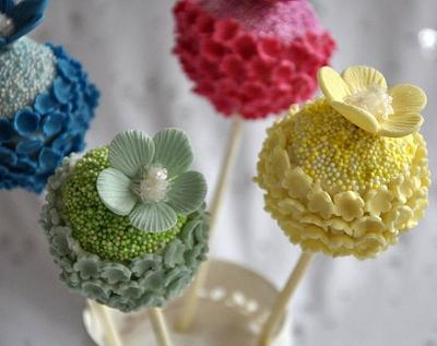 Floral cake pops - Cake by Icing to Slicing