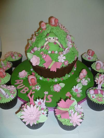Pea pod baby garden themed giant cupcake with matching cupcakes <3 - Cake by BellaButterflys