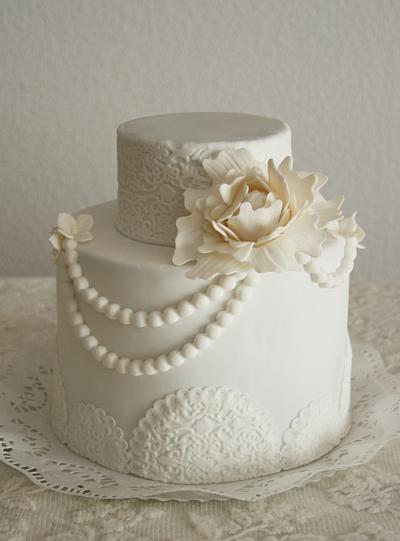 White on White Peony - Cake by Laia