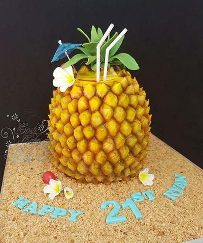 3D Pineapple  - Cake by GoshCakes