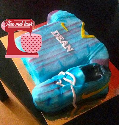 Soccer shirt and shoe for my little nephew - Cake by Blueeyedcakegirl