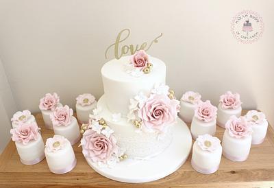love cake! - Cake by Sara's House of Cupcakes