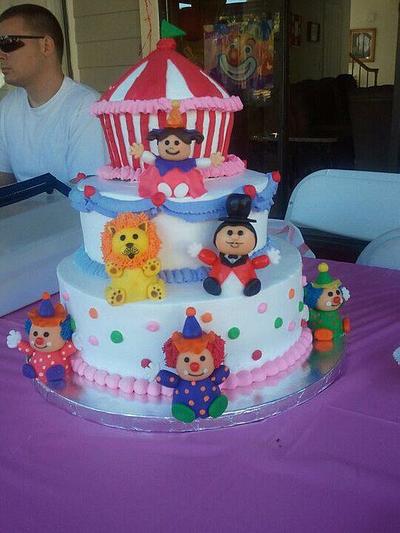 Circus - Cake by GABRIELA AGUILAR