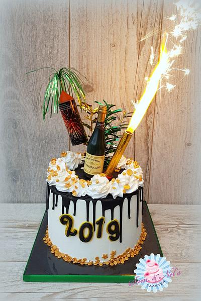 New year dripcake with fireworks! - Cake by Sam & Nel's Taarten