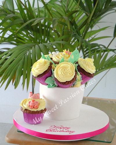 Plant pot with flowers - Cake by Beata Khoo