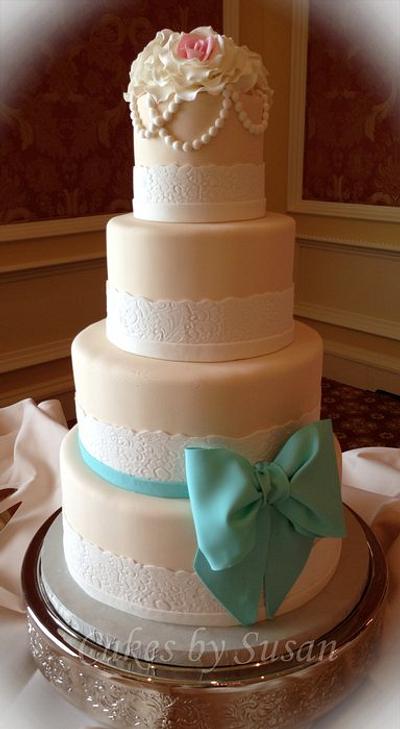 Blue bow vintage wedding cake  - Cake by Skmaestas