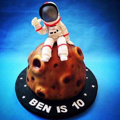Spaceman  - Cake by Caron Eveleigh