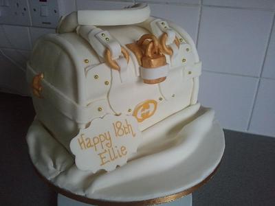 Cream and gold handbag - Cake by stilley