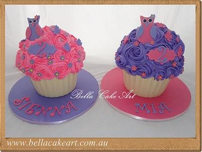 Giant cupcakes - Cake by Bella Cake Art