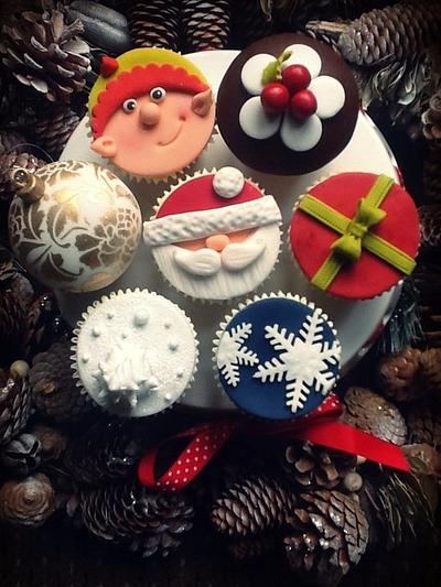 Christmas  - Cake by Elizabeth