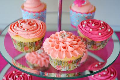 Pretty Cupcakes - Cake by Amelia's Cakes